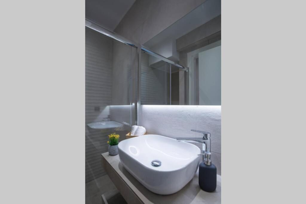 City Center Modern Renovated Apartment Atene Esterno foto